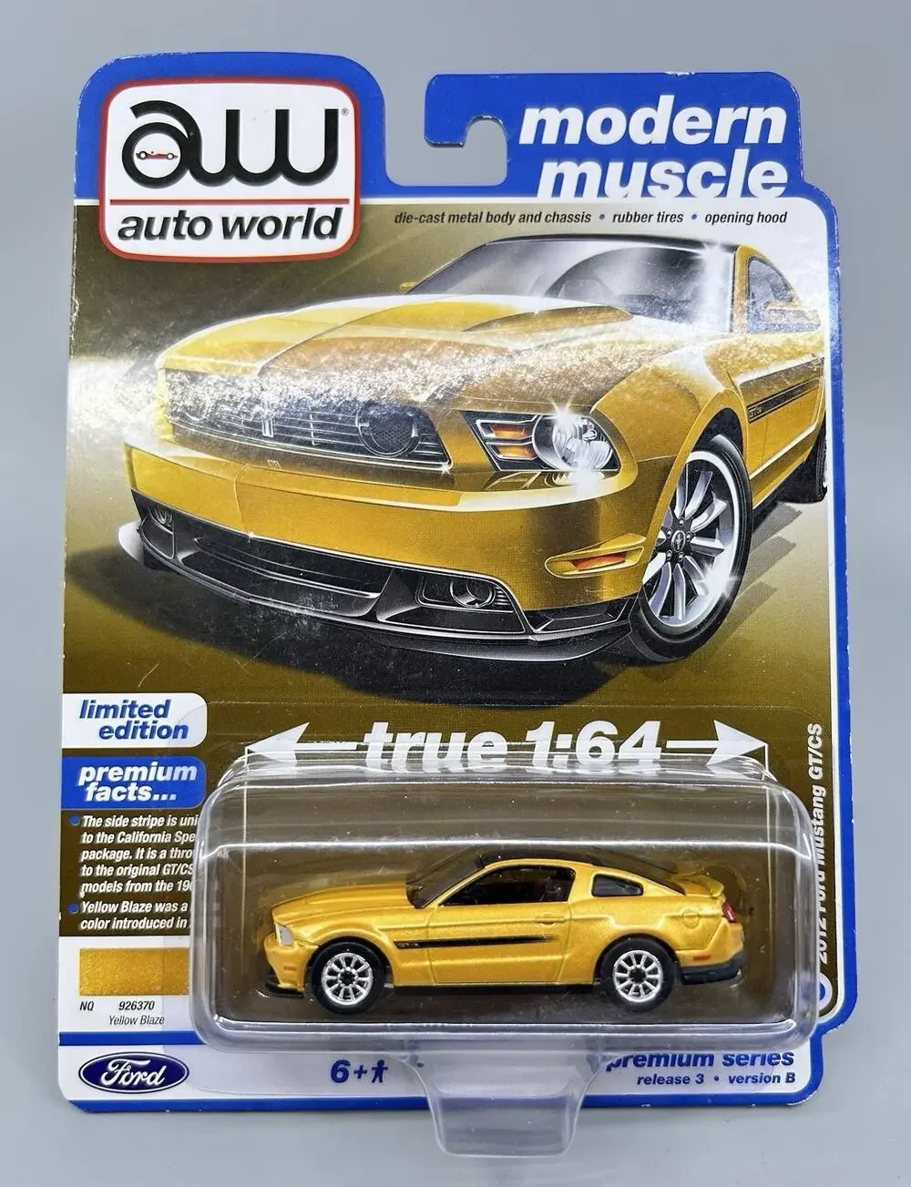 Auto World 2012 FORD Mustang GT/CS Yellow Blaze Modern Muscle Diecast 1:64 NOC